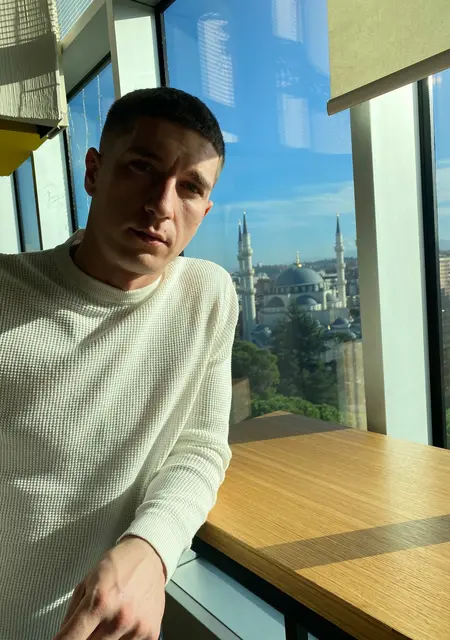 Vlad из Салоников, ищу на сайте знакомства на одну ночь