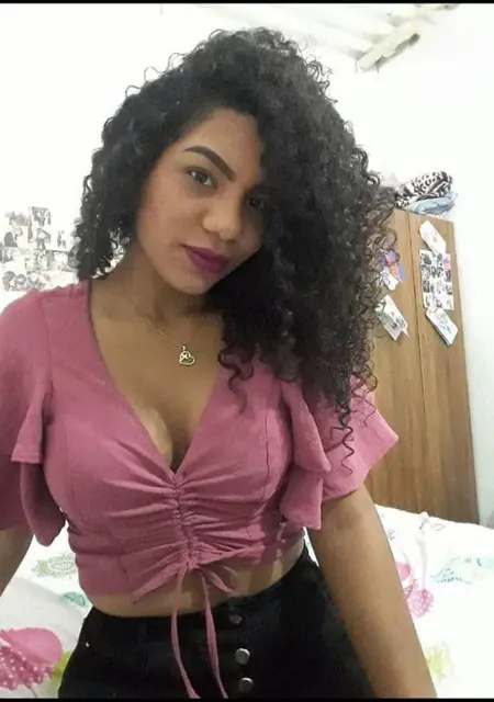 Hillary из Рима, ищу на сайте знакомства на одну ночь