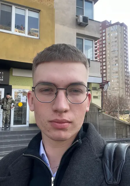 Я Славік, 20 років з Київ, шукаю знайомство для постійні стосунки