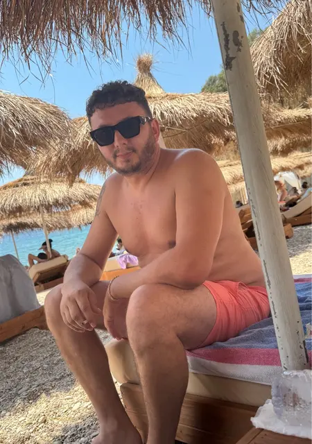 Romeo из Генуи, ищу на сайте знакомства без обязательств