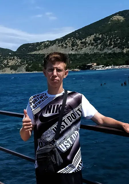 Богдан з Луганська, шукаю на сайті постійні стосунки