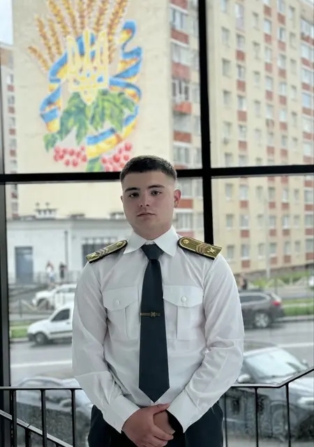 Николай з Харкова, мені 18 років, познайомлюсь для спілкування