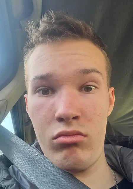 Dmitriy из Могилёва, мне 18, познакомлюсь без обязательств