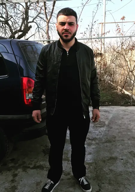 Я Xachik, 20, из Еревана, ищу знакомство для приятного времяпровождения