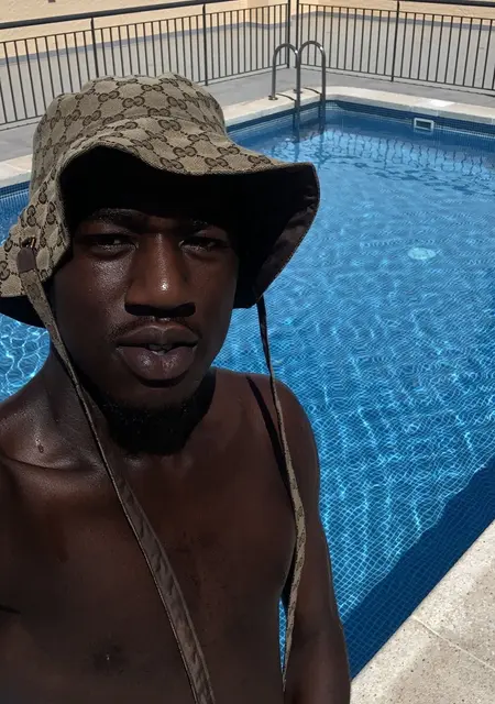 Adam из Карлстада, мне 26, познакомлюсь без обязательств