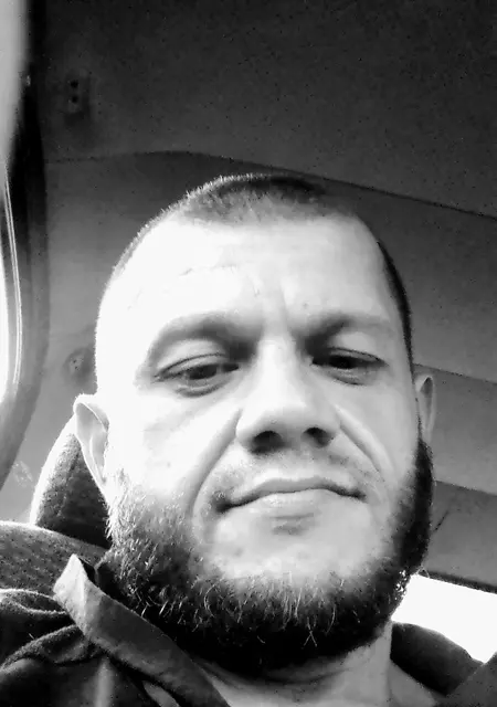 Я Denis, 40 років з Слов'янська, шукаю знайомства без зобов'язань