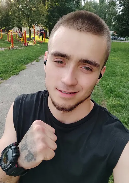 Виктор з Сум, шукаю на сайті знайомства без зобов'язань