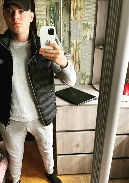 Никита из Запорожья, мне 20, познакомлюсь для постоянных отношений