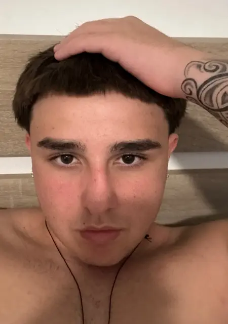 Soy Daniel, 18 años, conociéndome para chatear en Parla