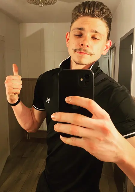 Сергій з Одеси, мені 23 років, познайомлюсь для постійних стосунків