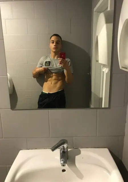 Я Tony, 22 років, знайомлюсь без зобов'язань у Рівному