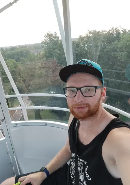 Я Игорь, 29, из Витебска, ищу знакомства на одну ночь