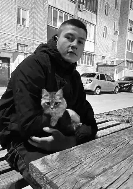 Soy Pasha, 19 años de Madrid, busco conocer gente para pasatiempo agradable