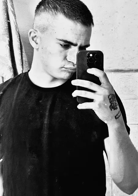 Я Михаил, 21, из Берлина, ищу знакомства без обязательств