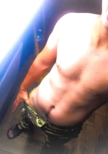 Я Данил, 24 років з Волновахи, шукаю знайомства без зобов'язань