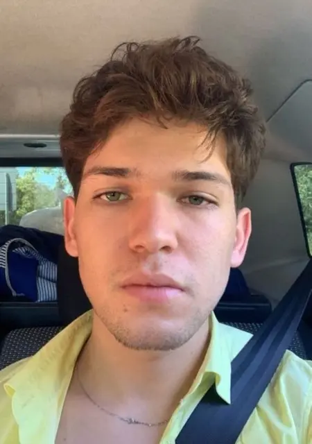 Emanuel из Парижа, мне 18, познакомлюсь