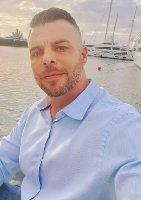 Я Adrián Morboso, 40, знакомлюсь на одну ночь в Севилье