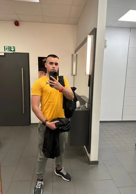 Я Yevhen, 26, из Мюнхена, ищу знакомства на одну ночь