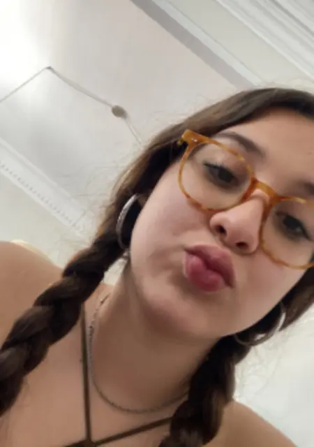 Soy Maria, 26 años de Barcelona, busco conocer gente para lío de una noche