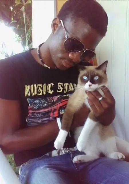 Nom Modr из Парижа