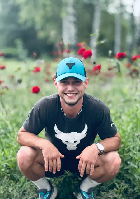 Я Илья, 28, из Конотопа, ищу знакомства без обязательств