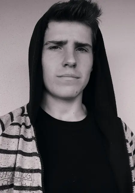 Я Станислав, 23, из Днепра, ищу знакомства без обязательств