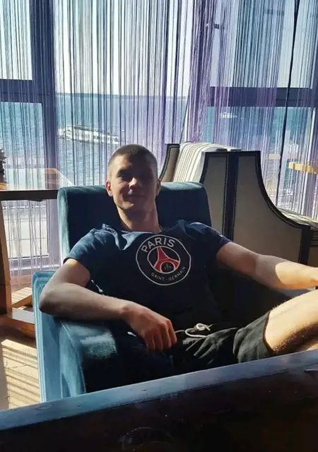 Олександр з Ужгорода, шукаю на сайті спілкування