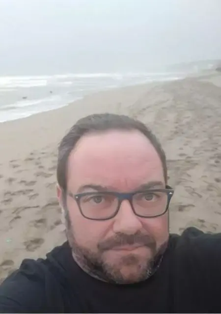 Soy Namn, 52 años de Avilés, busco conocer gente para relación sin ataduras