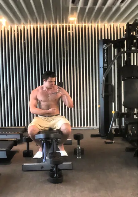 Oleg из Бангкока, мне 20, познакомлюсь на одну ночь