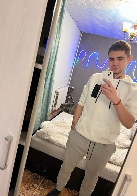 Даниил из Парижа, мне 25, познакомлюсь для приятного времяпровождения