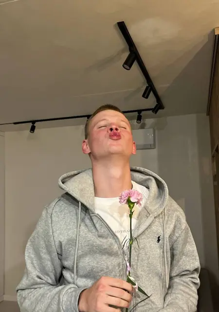 Я Андрей, 19, из Минска, ищу знакомства на одну ночь