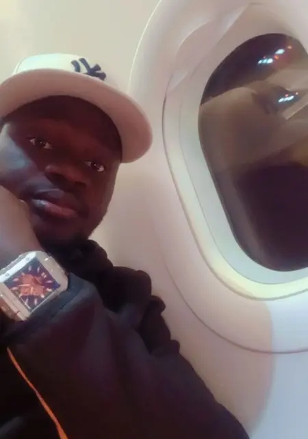 Soy Mba, 33 años de Burjassot, busco conocer gente para relación sin ataduras