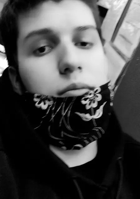 Я Андрей, 25, из Олдем, ищу знакомства на одну ночь