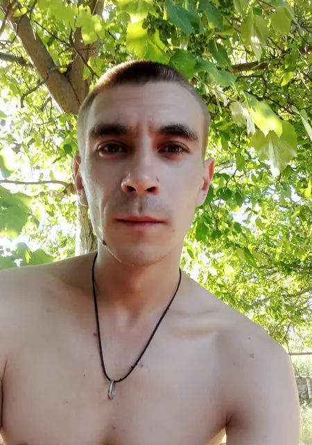 Дима з Дніпра, шукаю на сайті приємне проведення часу