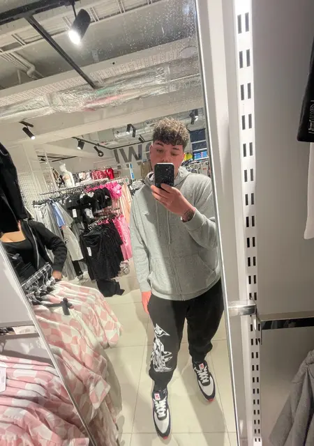 Emanuele из Кузано-Миланино, ищу на сайте дружбу