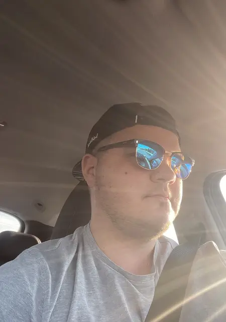 Я Pat, 25, из Карлсруэ, ищу знакомство для приятного времяпровождения