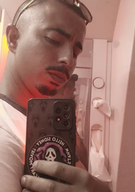 Soy Ferni, 26 años de Madrid Centro, busco conocer gente para lío de una noche