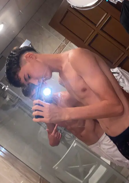 Омер из Парижа, ищу на сайте знакомства без обязательств