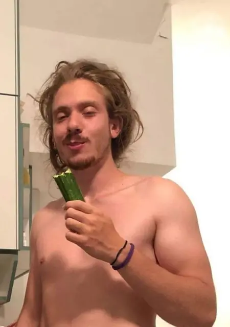 Я Nikolas, 24, из Афин, ищу знакомство