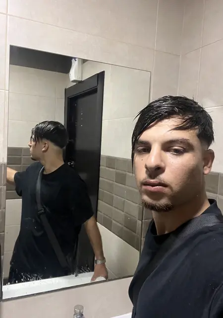 Soy Nabil de Murcia, tengo 25 años, listo para conocer para chatear