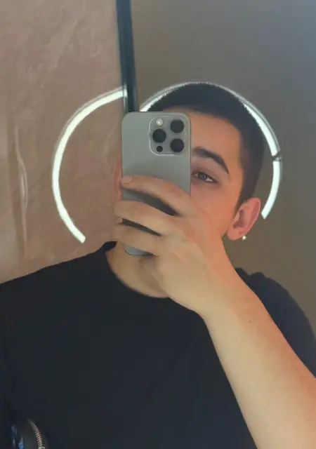 Я Альмир, 18, из Осло, ищу знакомства без обязательств