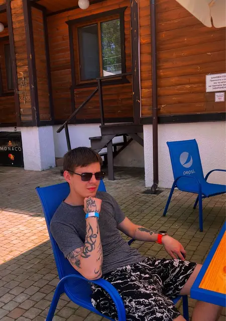 Дмитро з Вінниця, мені 20 років, познайомлюсь для дружбы