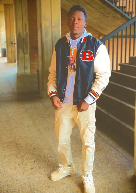 Soy Ibrahim, 21 años, conociéndome para relación sin ataduras en Huelva