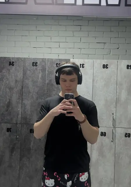 Я Ромчик, 18, из Павлодара, ищу знакомства на одну ночь