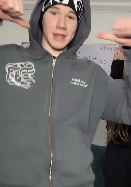 Я Олександер, 21 років з Putyvl, шукаю знайомство для дружби