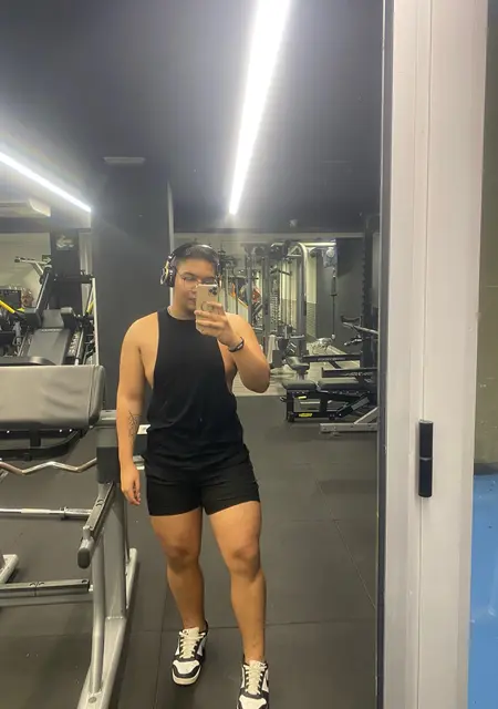 Soy Alex, 25 años de Barcelona, busco conocer gente para viaje