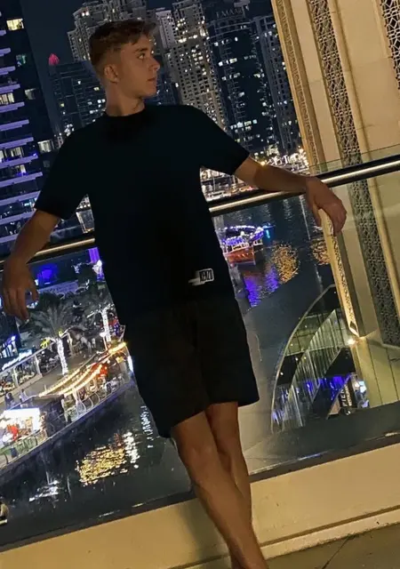 Я Давид, 25, из Дубая, ищу знакомства без обязательств