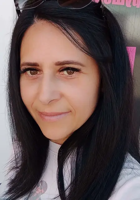 Elena з Мелітополя, шукаю на сайті постійні стосунки