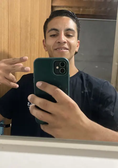 Arthur из Шаншере, мне 22, познакомлюсь на одну ночь