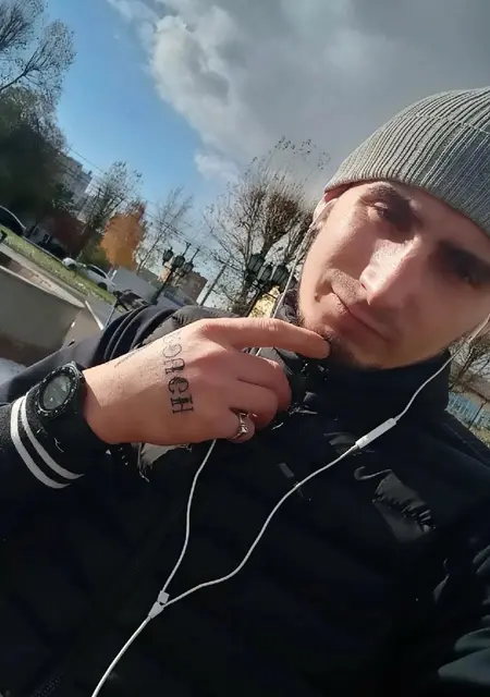 Дмитрий из Снежного, мне 27, познакомлюсь на одну ночь